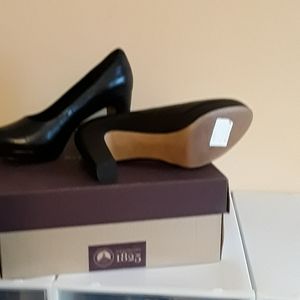 Clark's black pump,size 6m